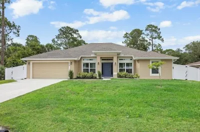 HOT NEW LISTING!!!! Castaway Pool Home, close to river dining and beaches.
