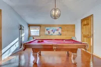 SAUNA | GAMEROOM | SPACIOUS | POCONO RETREAT | BBQ Hotels in Price Township