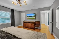Heated Salt-Water Pool 2 Br Oasis / Pets OK • 5 Min to Fort Lauderdale Beach