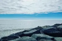 Stay at the Seashell Hideaway-Pool,hot tub, Relax on 2 screen porches! Pets ok!