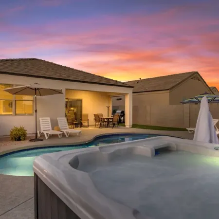 East Valley Peaceful Oasis w/PRIVATE Pool that is HEATED at no extra cost
