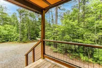 Relaxing Cabin in Murphy, NC w/ Long-range Views – Your Peaceful Escape Awaits!