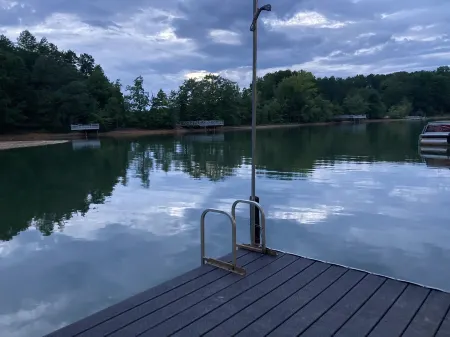 Uncork, Unwind, Relax @ this family & pet friendly Lake home #2 Отели рядом с достопримечательностью «Toccoa Falls»