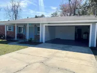 Cozy Coastal Abode- 4bed,3bath Hotels near Winn-Dixie