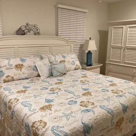 BEAUTIFULLY DECORATED ~ CLOSE TO THE BEACH ~ 5 BEDROOM/4 BATH