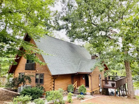 New Listing! Lakefront Cabin | Lake Norman | Sleeps 10 | Large Deck | Kayaks!