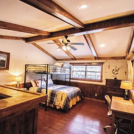 Fishermen’s Barndominium by the Lake-Pet Friendly