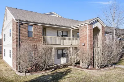 2-bedroom, 2-bathroom in the heart of Branson, MO. Walk-in Unit.