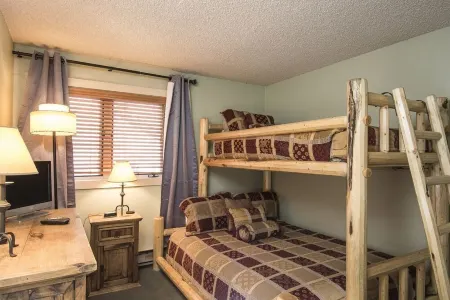 Great Rates, Easy access, 2BR, 2BA, Condo with outstanding view.  Pool &Hot Tub