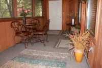 Luxury Log Cabin - Fireplace - Bath - WIFI - Cable - Porch - Pool - Resort