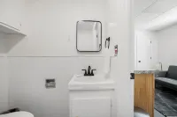 Private Suite, Sleep and Bike- Seconds 2  trail! Private Basement Apartment.