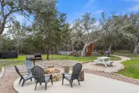 Relaxing family friendly farmhouse minutes from the shops at Wimberley square!