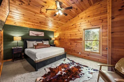 Private Hot Tub, Game Room,Community Pool,Big Yard, Soaky MT Waterpark Discount