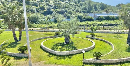 Comfortable apartments within walking distance from the sea!!! Отели в г. Вьесте