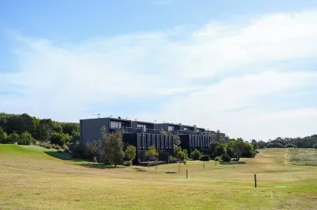 The Golf House @ St Andrews Beach Golf Club - perfect for golfers & non-golfers.