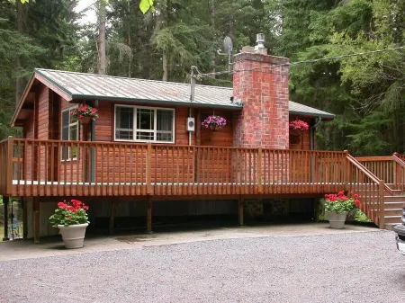 Log Cabin on 6 beautiful acres.