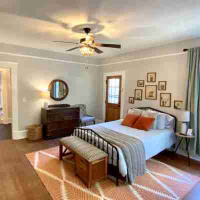 Classic craftsman centrally located close to downtown, VSU and SGMC Rooms