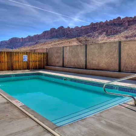 SG1 Stunning Views + Private Hot Tub - Charming Moab Retreat - Near Arches Park