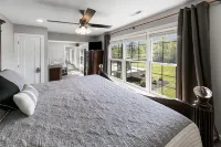 Lakefront Escape at Summer Breeze w/ Private Dock w/ Kayaks