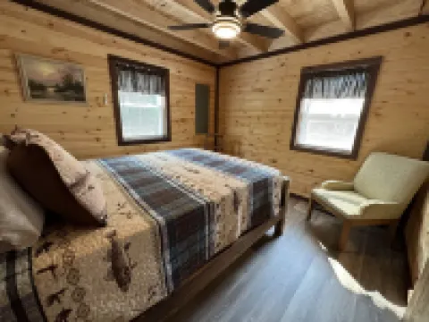 Buckingham cabin#2 @ the Lake minutes from New River Gorge National Park Hot tub