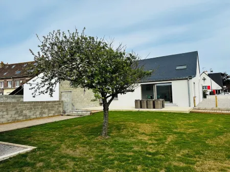 Maison de Vacances à Deux pas du Cap Blanc Nez et à 50 m de la Plage Отели рядом с достопримечательностью «Les Baraques Military Cemetery»