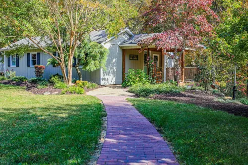 Charming cottage retreat by Shenandoah National Park and Madison Run Trailhead