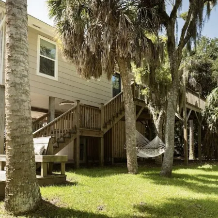 Walk to Waves in 3 Minutes  ~ 3Br/2BA ~ Edisto Beach Bungalow