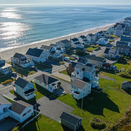 Private access to the beach! Sleeps 9.