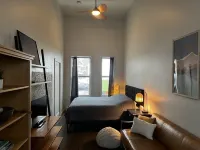 3 bedroom, modern loft style apartment located in downtown Marquette - 3 ดาว