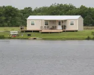 Luxury Wolf Lodge - 2 bedroom - Lakefront. - 3-Star