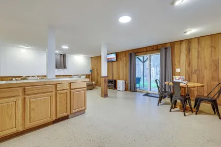 3 BED / 2 BATH HOME WITH BOAT SLIP - STEPS TO LAKE WALLENPAUPACK