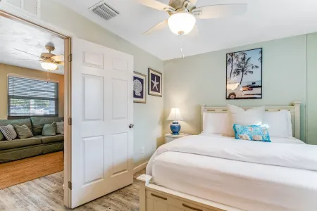 Cozy beach house - 5 min walk to the beach (Pet-Friendly Отели в г. Ормонд Бич