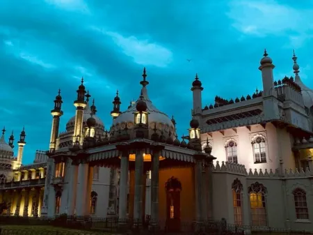 KIRA Beach House Large luxury 2 bedroom garden apartment Отели рядом с достопримечательностью «Hove Museum and Art Gallery»