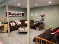 Gold Medal Family Retreat- Deck-Pvt. Hot Tub -Clubhouse Pool, Game Room 威爾明頓酒店