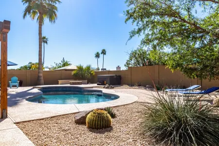 Arizona Mountain Escape, Hot Tub, Golfing, Hiking Отели рядом с достопримечательностью «Университет Адвансинг Текнолоджи»