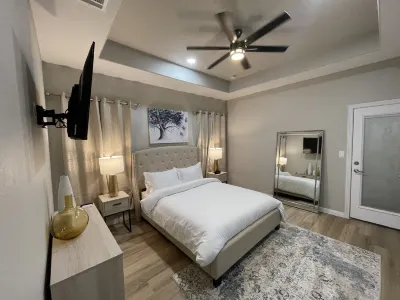 Entire Duplex Large Guest Count Close To DwnTn HTX 北休斯頓住宿飯店