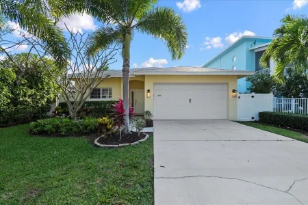 3 Blocks from Atlantic Ave-Delray Beach Отели рядом со станцией Delray Beach Tri Rail Station