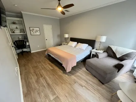 Hospitable Reservoir home w/King Bed near Shaggy’s