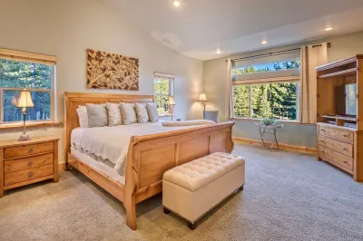 Spacious 5 Bedroom, 3400 Sq ft Home with Dual King Bedroom Suites, Private Hotels near Site of Echo Summit (California Historical Landmark No. 1048)