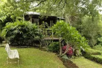 Perched on the bank of Broughton Mill Creek & only 500 meters from Berry centre Hotels in Berry