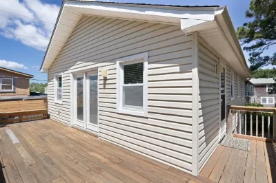 Beachcomber’s Bounty: Undiscovered Beachside Gem Hotels near The French Door OBX