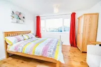 CITY CENTRE ★ FREE PARKING ★ 2 BED HOUSE ★ MODERN