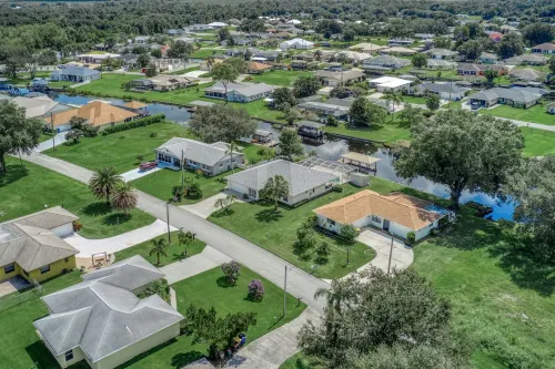 Welcome to Floridays...a quiet place by the lake