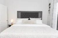 King bed W/pool near downtown and medical center