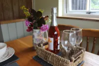 DAIRY COTTAGE. Delightful luxury rustic cottage nr New Forest and South Coast.