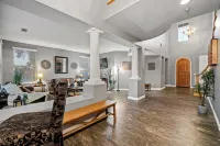 3000 Sqft 5Br/4BTH Villa with Pool and Hot Tub