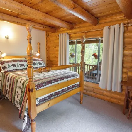 Cozy Log Cabin in Sundance Resort Neighborhood That Sleeps 20+