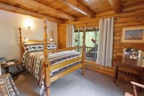 Cozy Log Cabin in Sundance Resort Neighborhood That Sleeps 20+