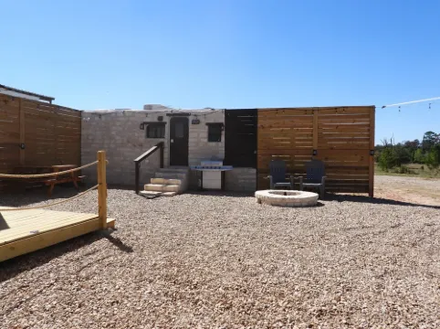 Cozy Camper/RV: Hot tub available