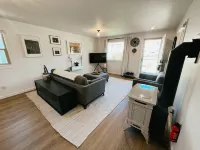 Modern Bungalow - Pet Friendly - Close to downtown